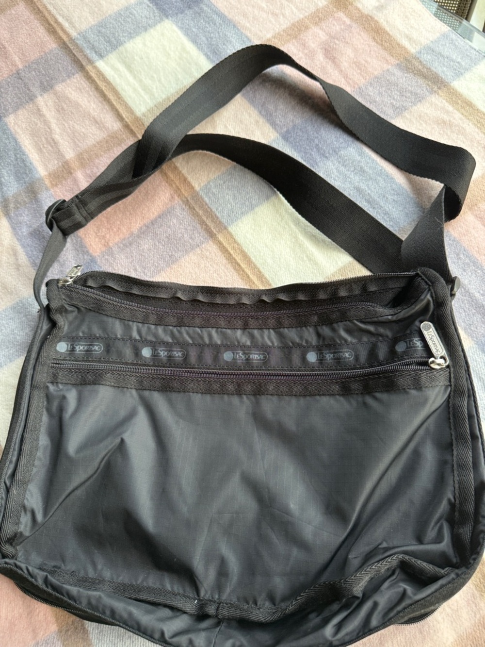 Lesportsac black deluxe everyday bag - Picture 4 of 6